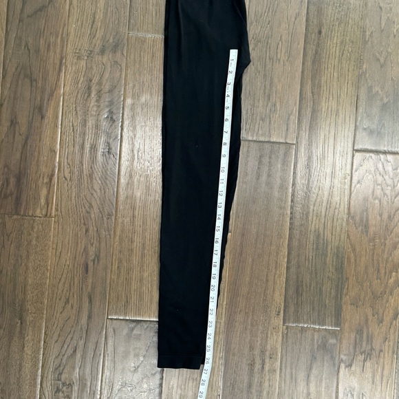Le Chateau Leggings - Picture 7 of 7